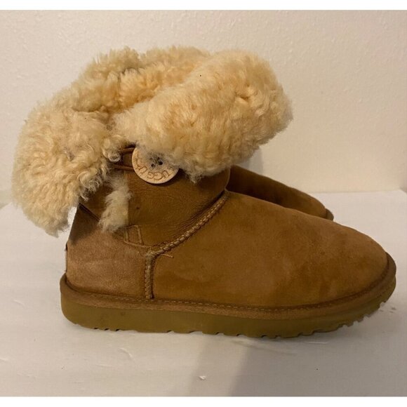 Ugg Bailey Button II Suede And Shearling  Boot in Chestnut 6 - Picture 2 of 6